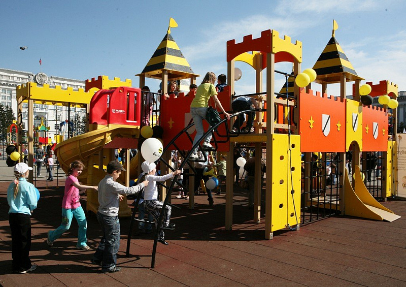 В Кемерове открылись 6 суперсовременных детских площадок - новые игровые  комплексы ребятам подарила компания «Билайн»